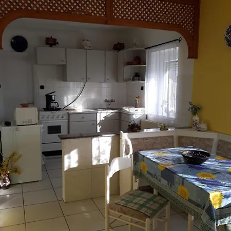 アパート Tislerics ヘーヴィーズ